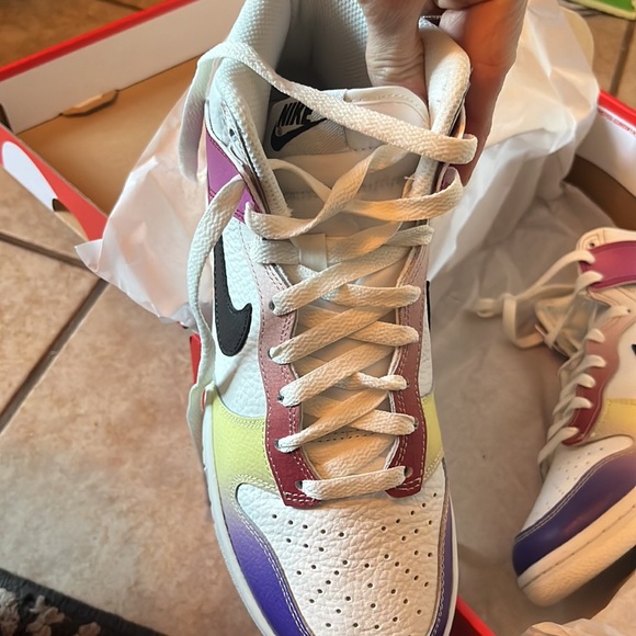 Brand new never worn Nike dunks size 8 womens , sold out on Nike in a day ! - Picture 3 of 5